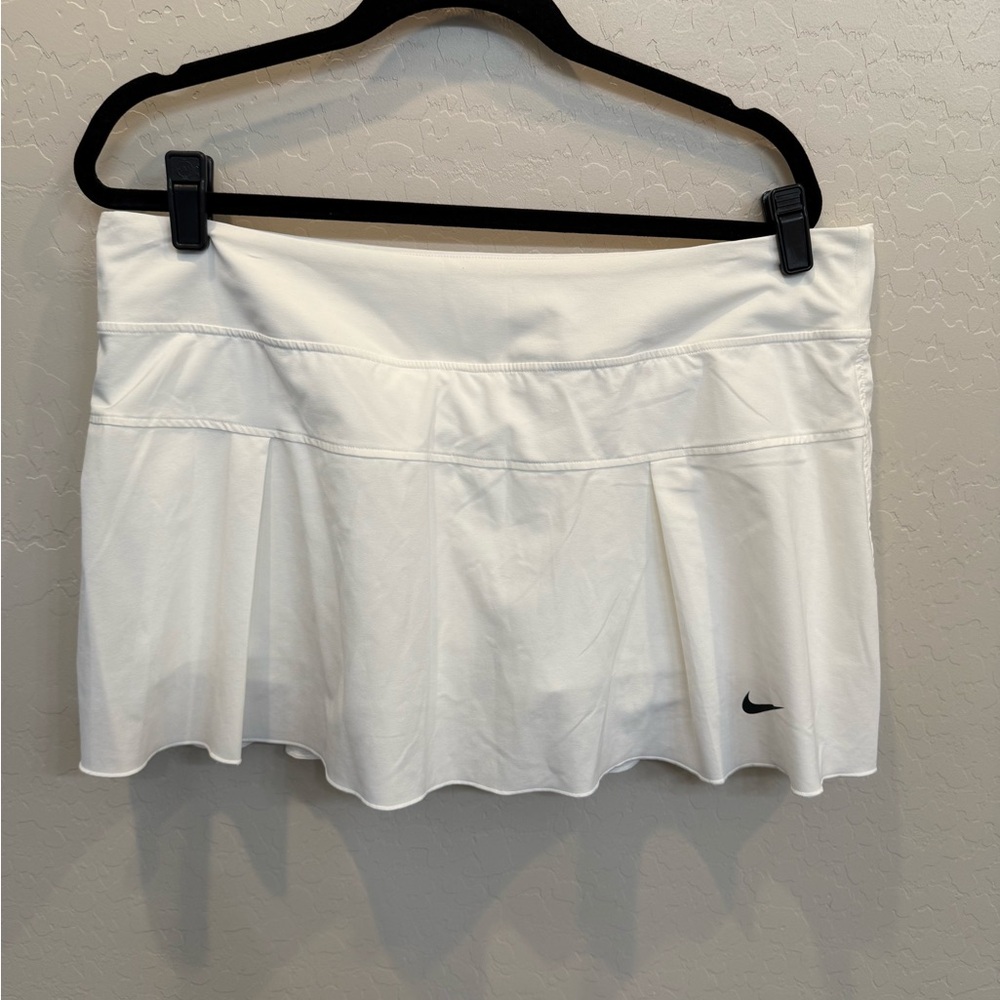 Nike dry fit white skort